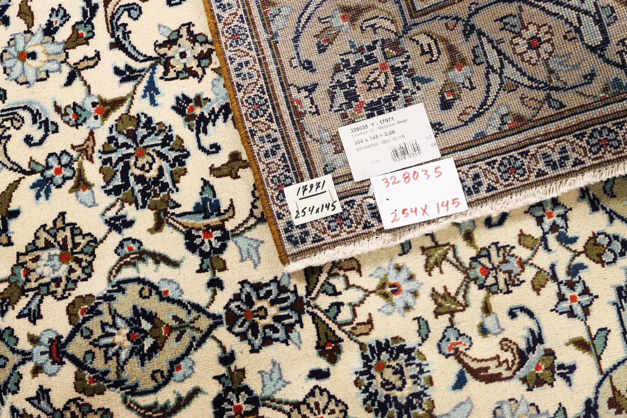 A Kashan carpet, a. 254 x 145 cm.