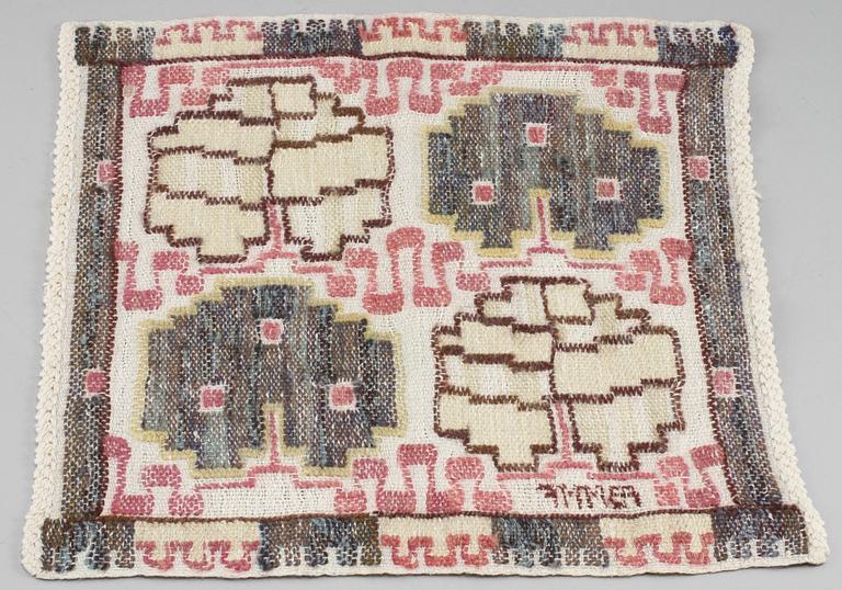 VÄVNAD, "Grodblad, blå", signerad AB MMF (AB Märta Måås-Fjetterström), denna tillverkad efter 1941.