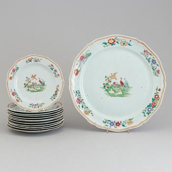 718. A set of twelve dinner plates and a serving dish, Qing dynasty, Qianlong (1736-95).