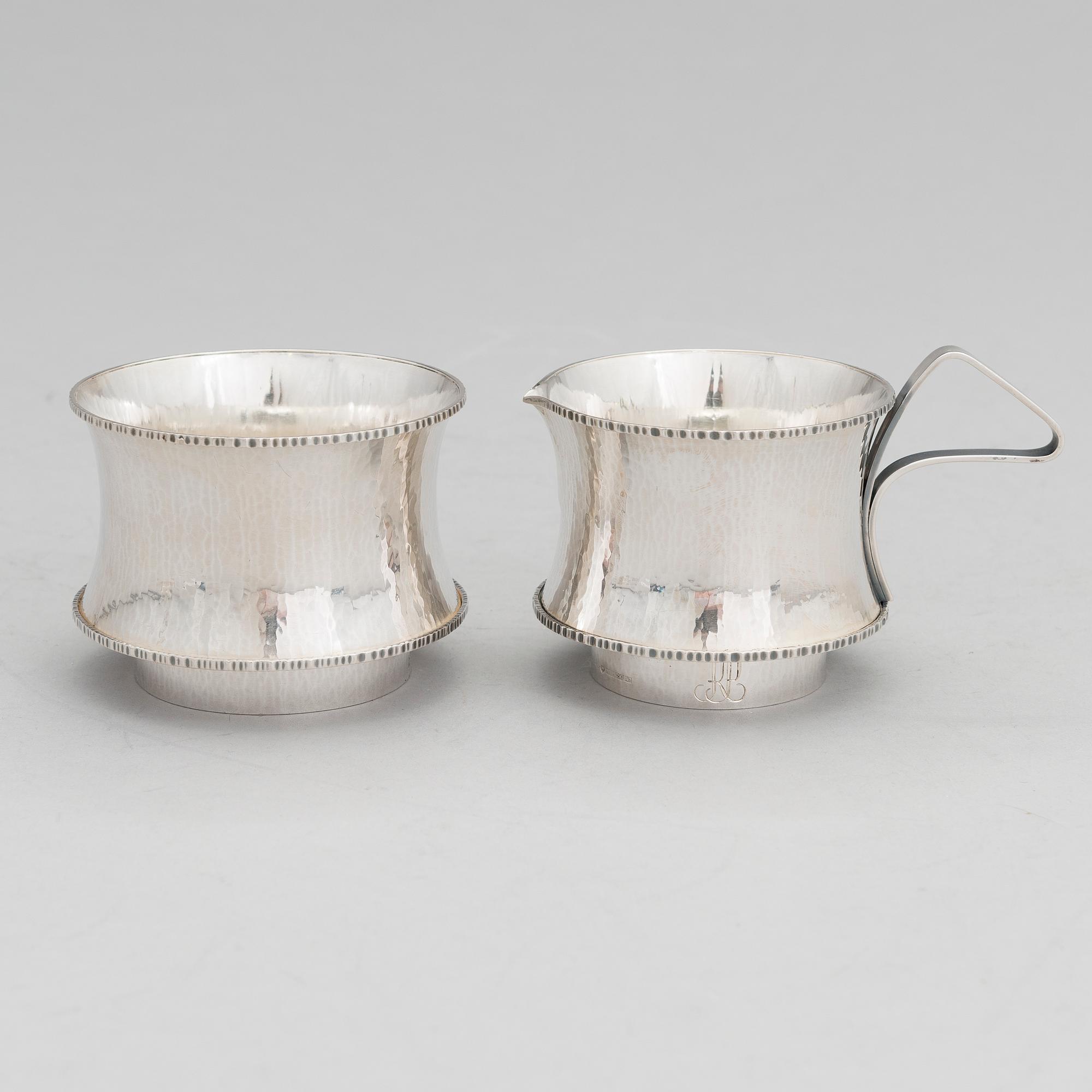 LJUSSTAKE, SOCKERSKÅL och GRÄDDSNÄCKA, silver, Pirkan-Kulta oy, Tammerfors 1964 och 1966.