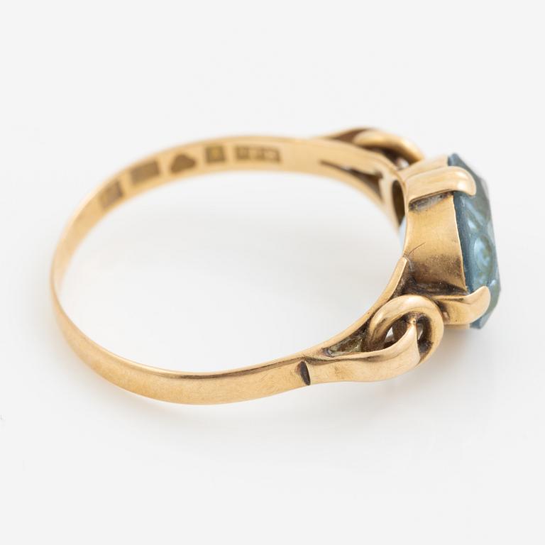 Ring 18K guld med syntetisk blå spinell.