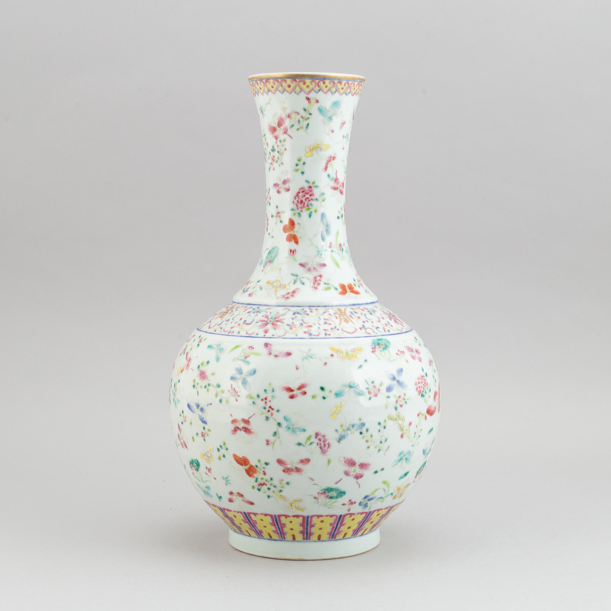 A Chinese famille rose vase, second half of 20th Century.