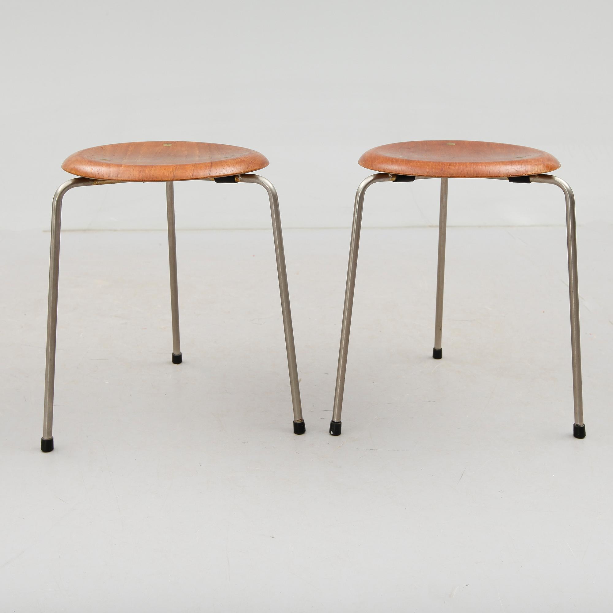 PALLAR, 2 st,  Arne Jacobsen för Fritz Hansen.