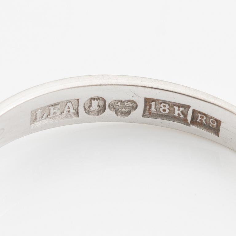 Ring, enstensring, 18K vitguld med rund briljantslipad diamant 1.02 ct.