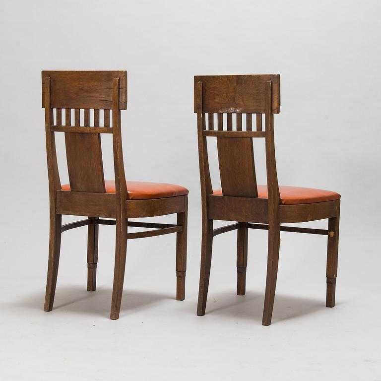 Eliel Saarinen, pöytä ja tuoleja, 4 kpl, Huonekaluliike Mikko Nupponen 1900-luvun alku.