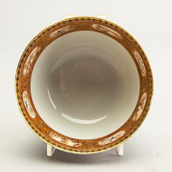 A Chines 18th century porcelain teacup.