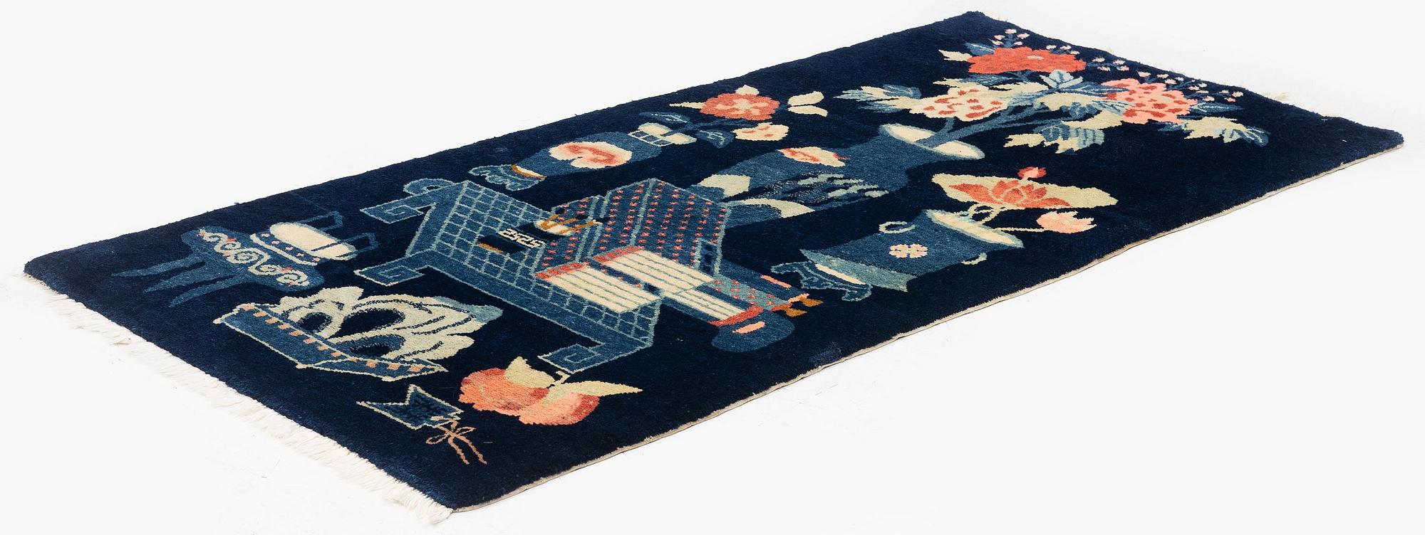 An antique Baotou rug, northern China, around 1900, c. 160x83 cm).