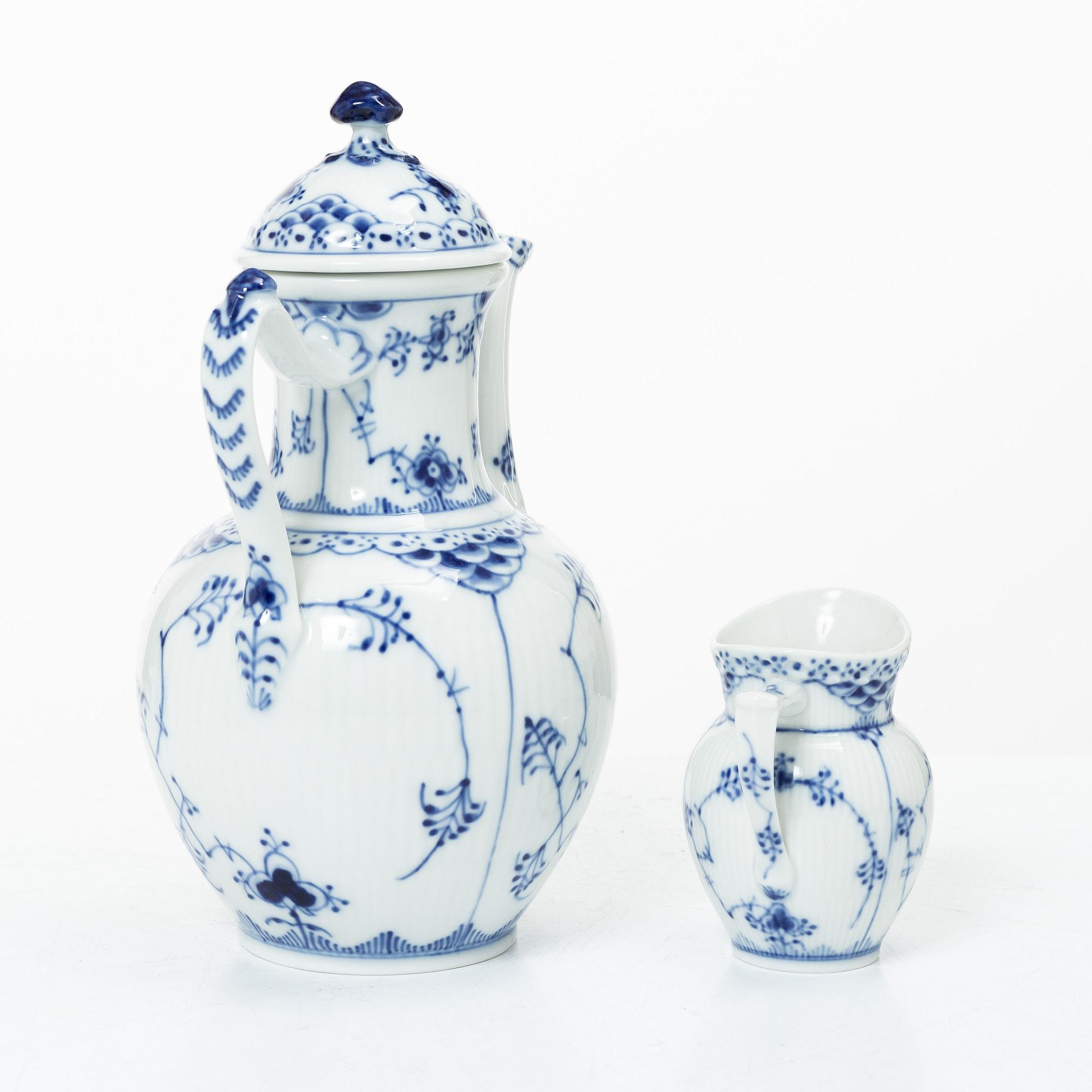 Royal Copenhagen, Servis, 14 delar, "Musselmalet", Danmark, 1900-tal.
