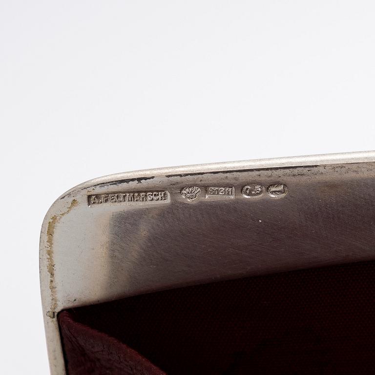 A set of two silver evening cases, A. Feltmarsch, Hanko, 1921 ja Karl Viktor Öberg, Hanko, 1925.