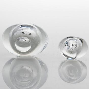 TIMO SARPANEVA, Two Glass Sculptures, "Sydän" (Heart), for Iittala, both signed.