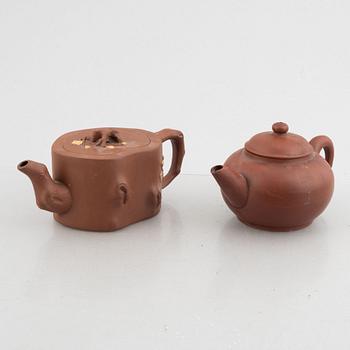 Two Chinese Yixing ware teapots, 20th century.