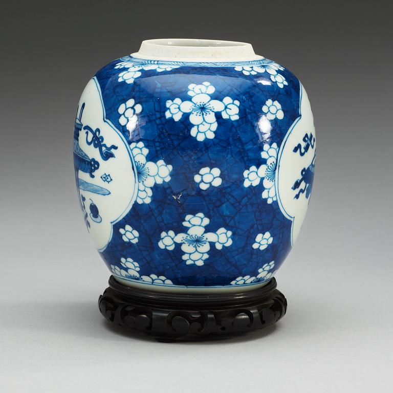 KRUKA, porslin. Qing dynastin, Kangxi (1662-1722).