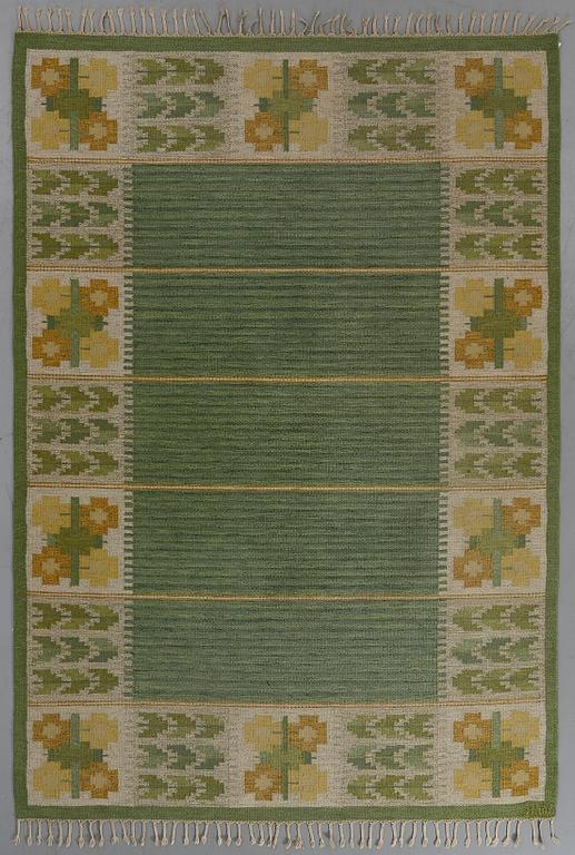 MATTA, rölakan, signerad BW (Berit Woelfer), 1900-talets andra hälft, ca 286 x 199 cm.