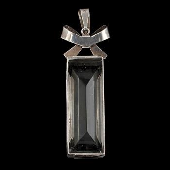 HÄNGE, silver samt fasettslipad bergskristall, Martin Elmblad, Stockholm, 1947. Vikt 12 g.