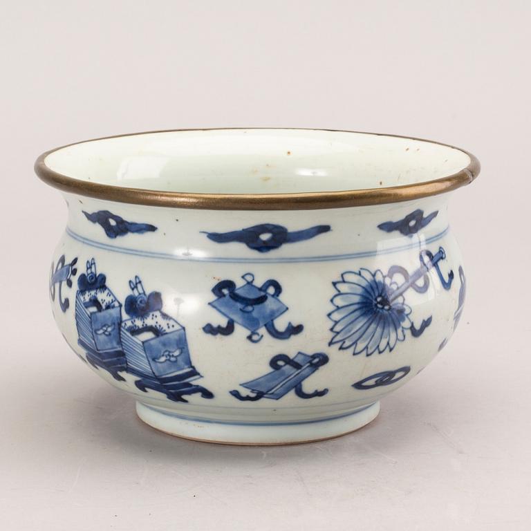 A blue and white censer, Qing dynasty, Kangxi (1662-1722).