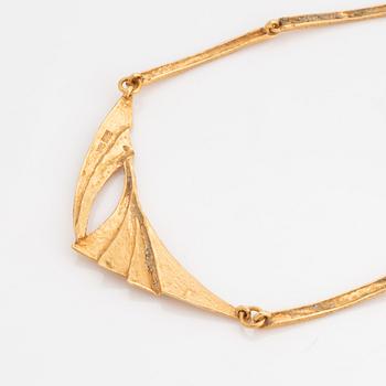 18K gold necklace.