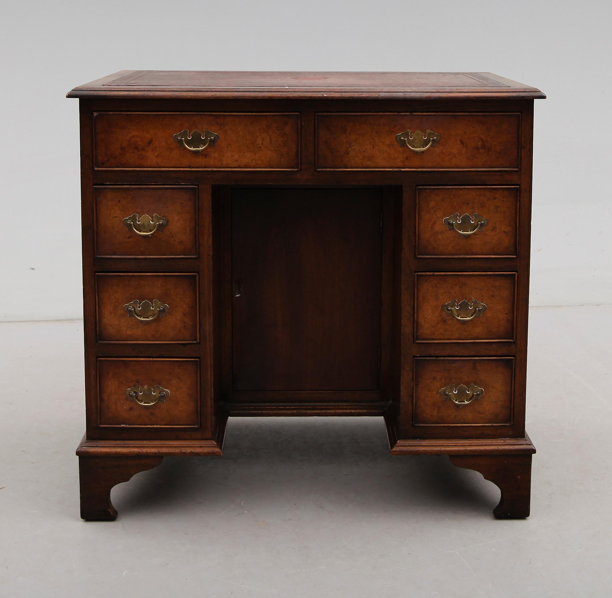 SKRIVBORD, England, omkring år 1900.