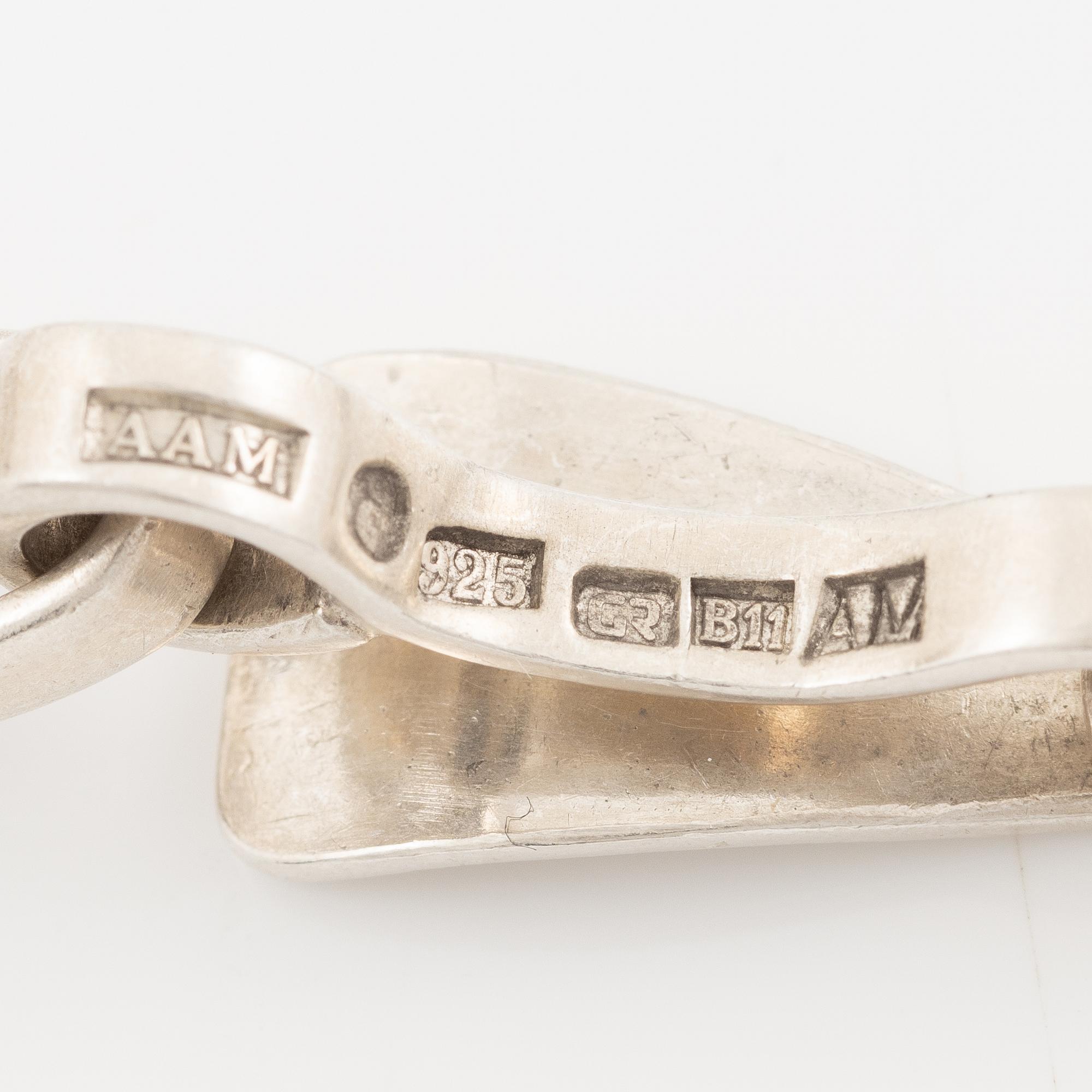 Sven-Erik Högberg samt Annette och Marie Högberg, ring, armband och collier.