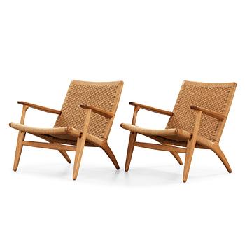 31. Hans J. Wegner, a pair of 'CH-25' oak easy chairs, Carl Hansen & Son, Denmark 1950's-60's.