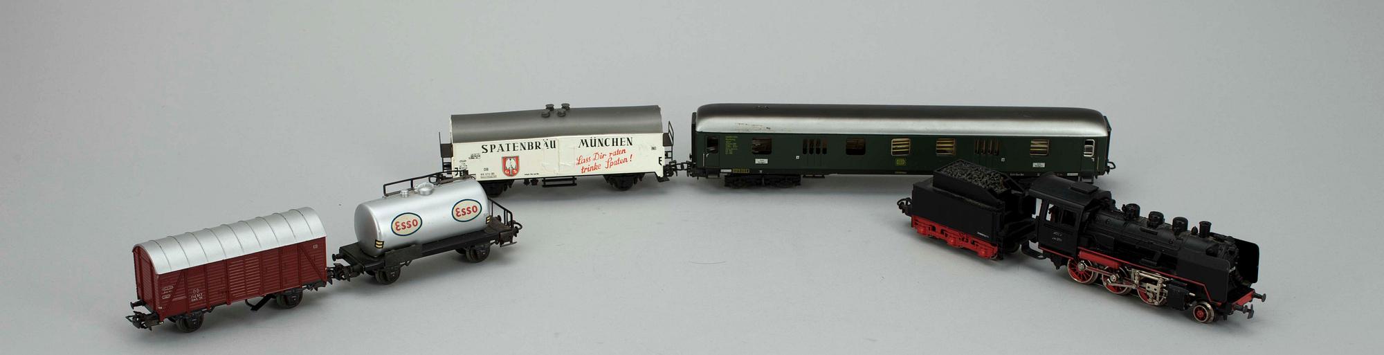 LOK samt VAGNAR, 4 st, Märklin, 1960/1970-tal.