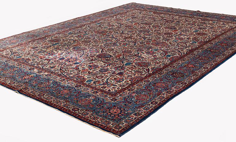 A semi-antique 'Dabir' Kashan, c. 432 x 315 cm.