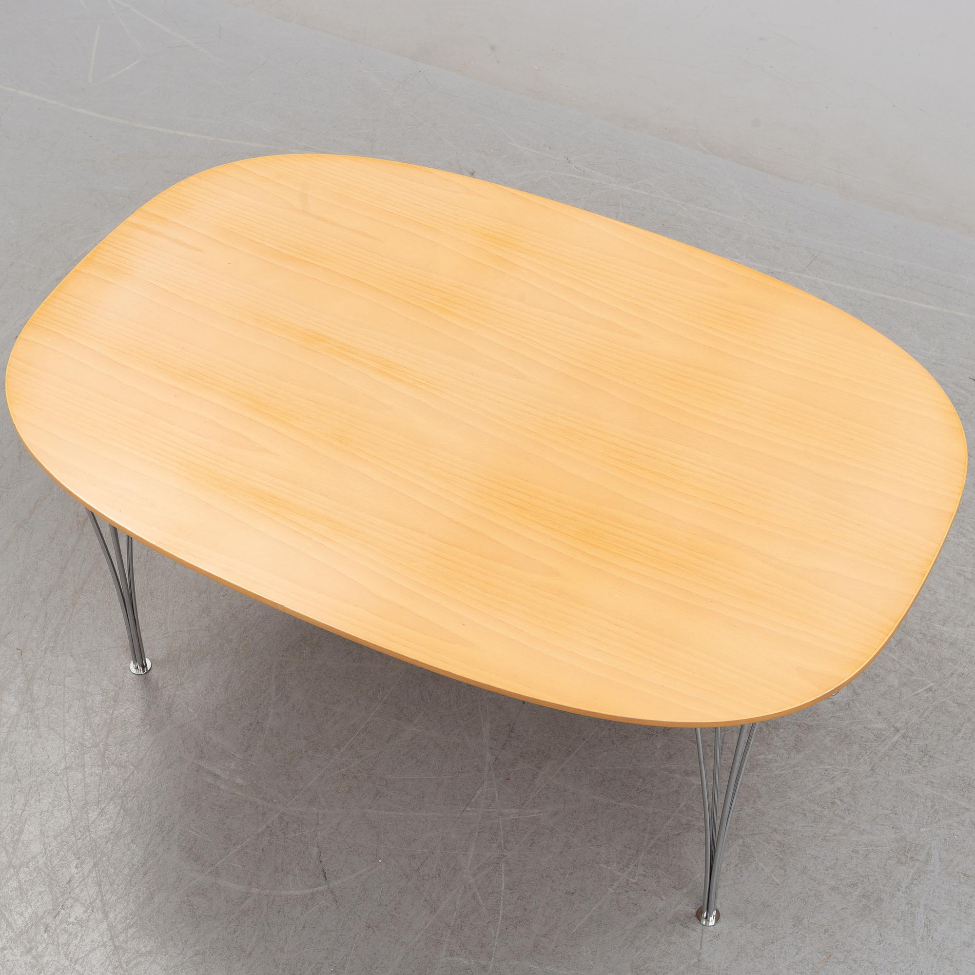 A 'Superellips' table by Bruno Mathsson and Piet Hein, Fritz Hansen, 1979.