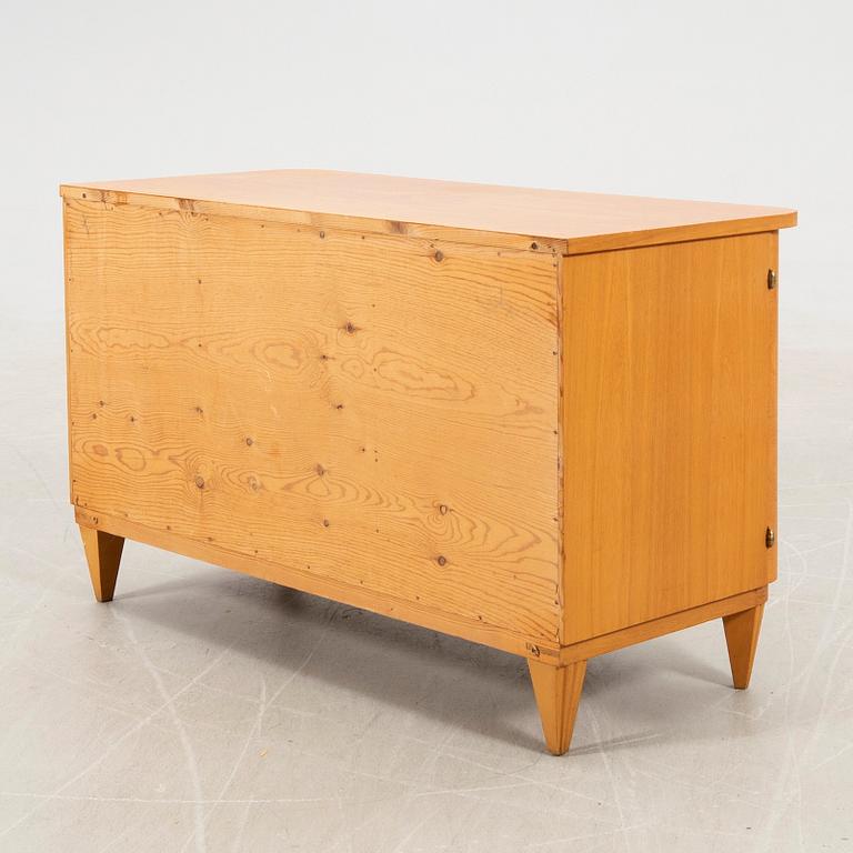 Chest of drawers/side table 1940s Swedish Modern.