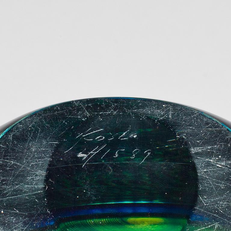 VAS, glas, Vicke Lindstrand, Kosta, signerad LH 1589.