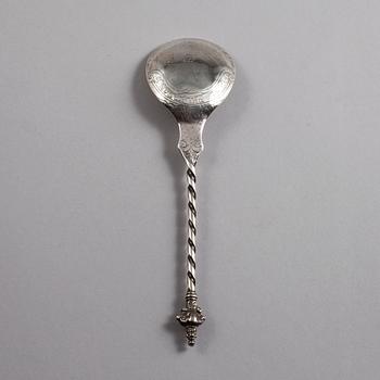 RYYPPYLUSIKKA, hopeaa, 1700-luku. Paino 42 g.