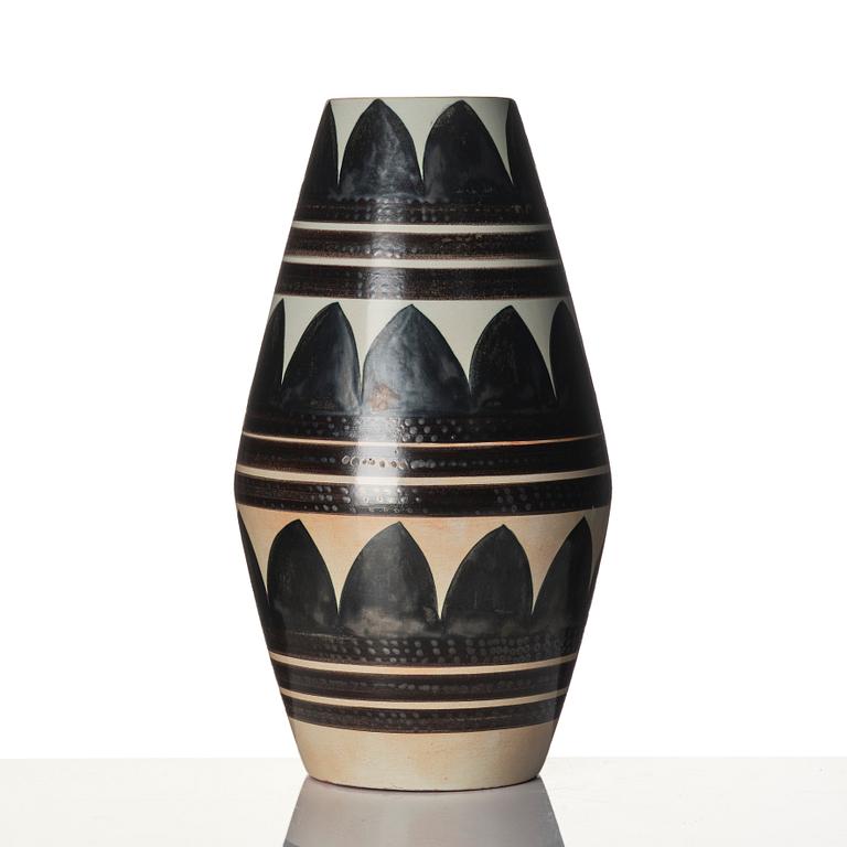 Carl-Harry Stålhane, golvvas, s k "Torro-fajans", dekor av Aune Laukkanen, Rörstrand.