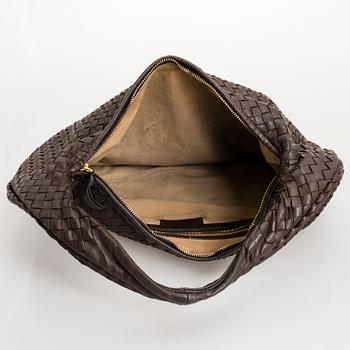 BOTTEGA VENETA, a dark brown leather 'Veneta' bag.
