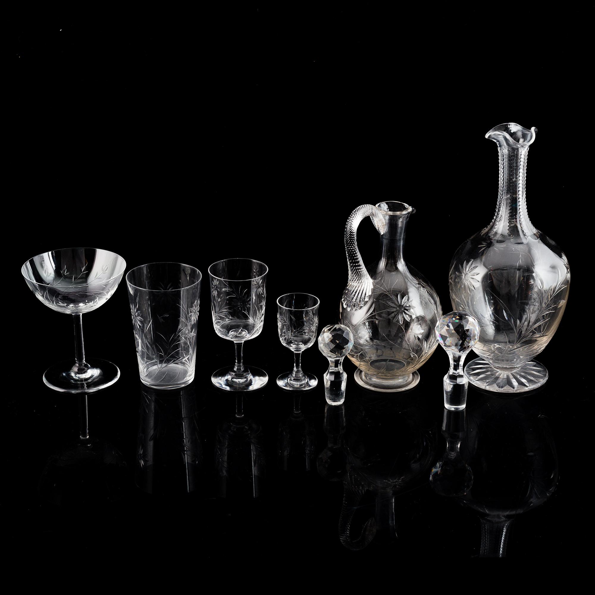 A cut glass service, 20th Century.  (62 pieces).