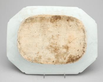 STEKFAT, porslin, Kina, Qing dynastin, Qianlong, (1735-1796).