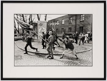 Hans Runesson, "Kvinnan med handväskan", 1985.