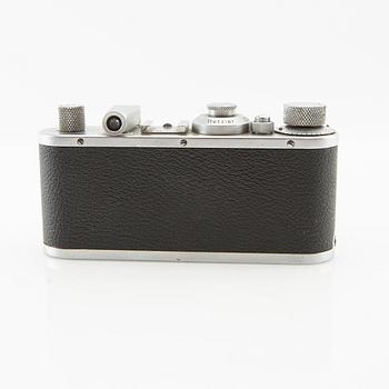 Camera Leica 1939 with accessories and case.