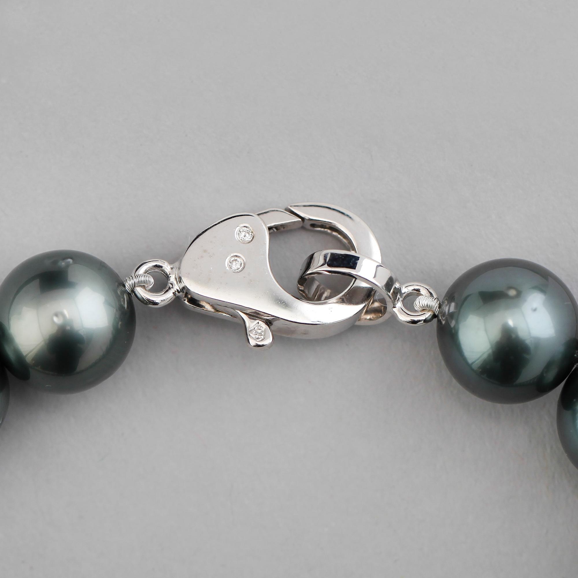 PÄRLCOLLIER, 14K vitguld, grågröna tahitipärlor.