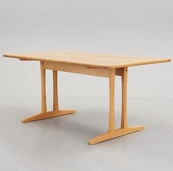 A SHAKER MODELL C18, dining table by Børge Mogensen.