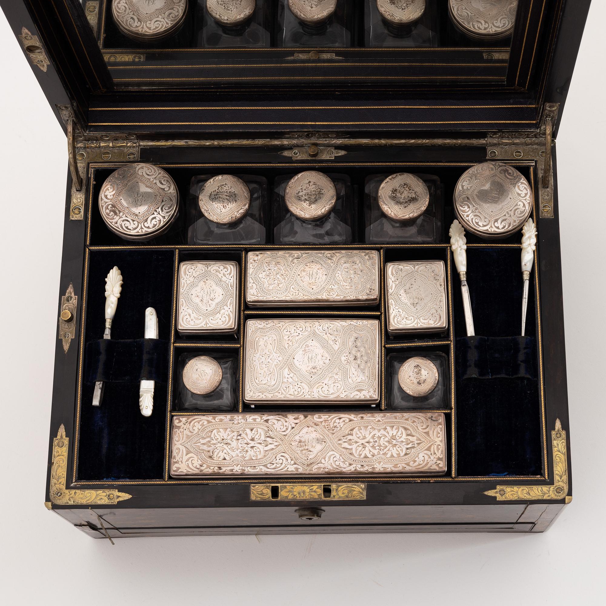 Reseschatull, silver, England, 1860-tal.