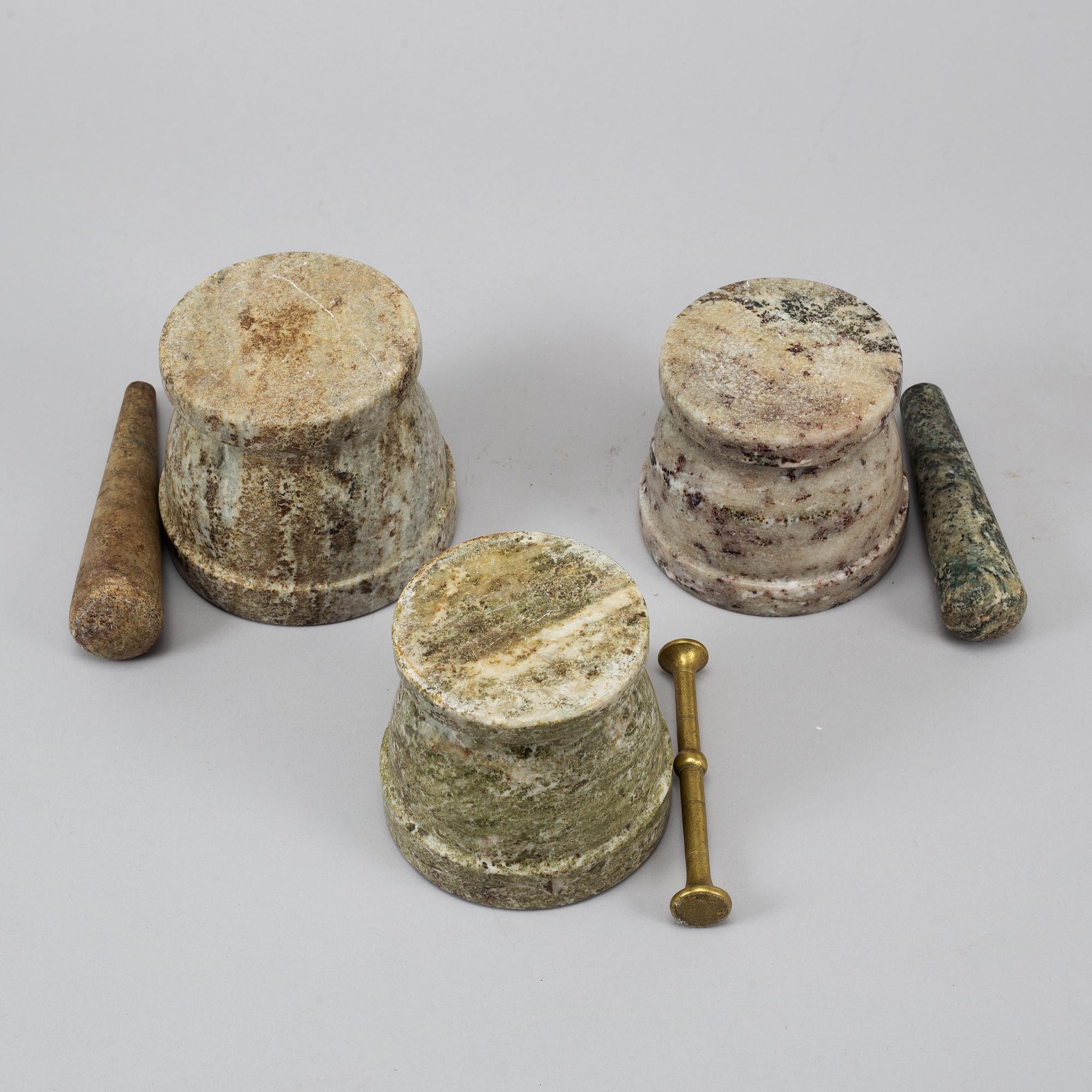 MORTLAR med pistiller, 3 st, kolmårdsmarmor, 1900-tal.