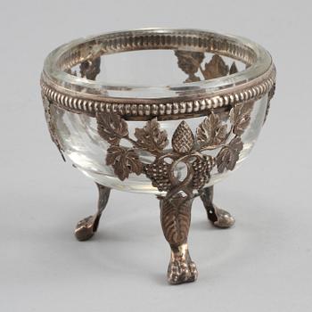 SALTKAR, ett par, silver och glas, omkring år 1900, vikt ca 50 g.