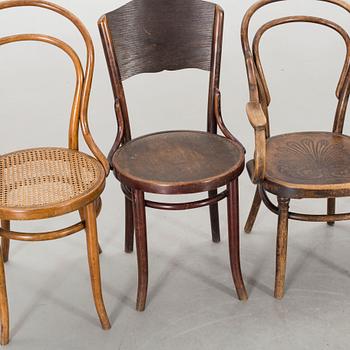 A SET OF 5 THONET BENTWOOD CHAIRS CA 1900.