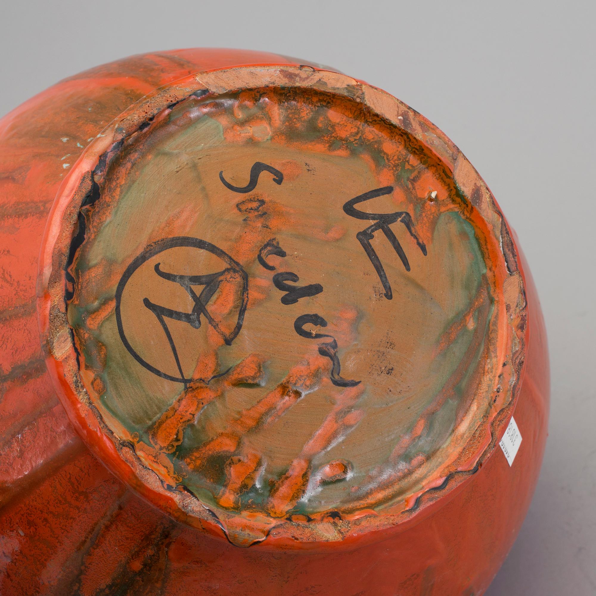 ALLAN EBELING, urna. Lergods. Upsala Ekeby, 1930. Signerad.