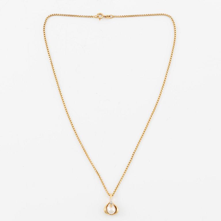 Pendant with chain in 18K gold featuring a cultured pearl and a diamond.