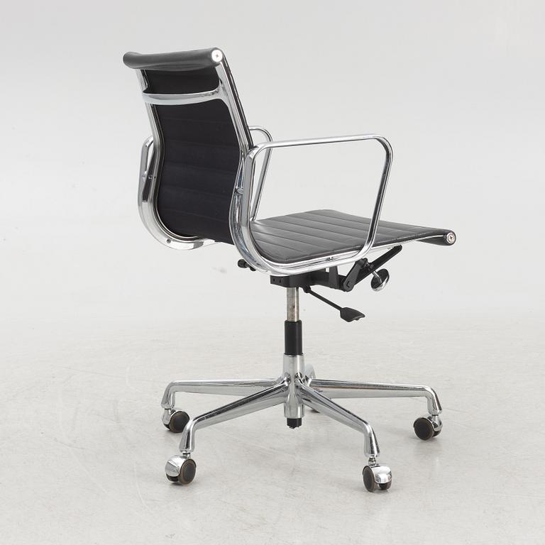Charles & Ray Eames, kontorsstol, "EA117" Vitra.