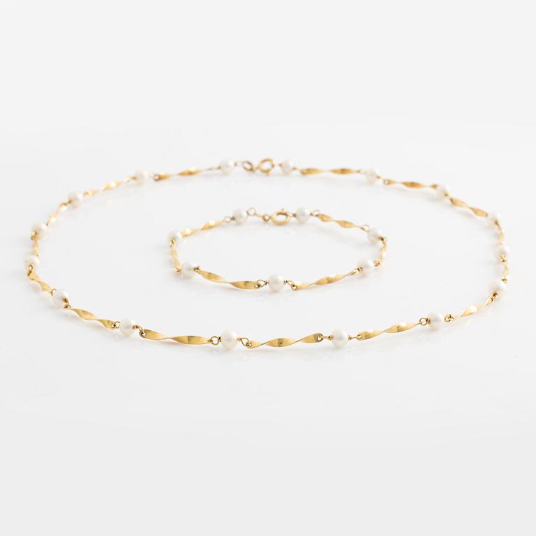 Bracelet and necklace, 18K gold with cultured pearls.