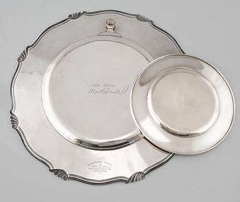 Two swedish silver dishes from 1937 and 1941, weight 435 g.