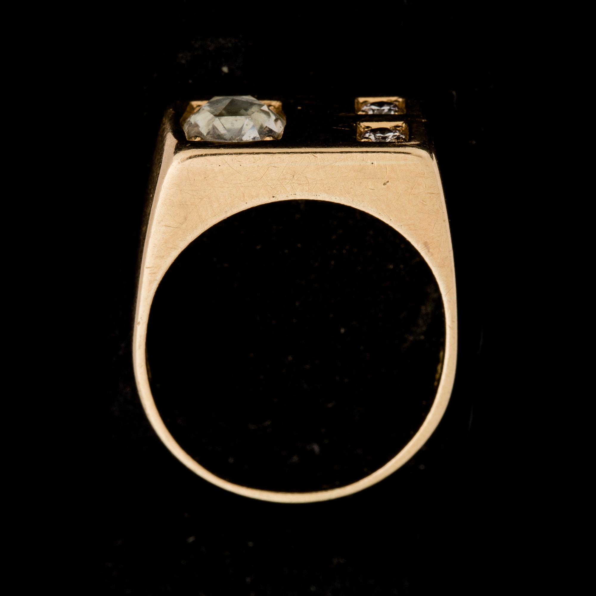 RING, 14k guld med diamanter, tot ca 0,50 ct. Vikt 6 g.