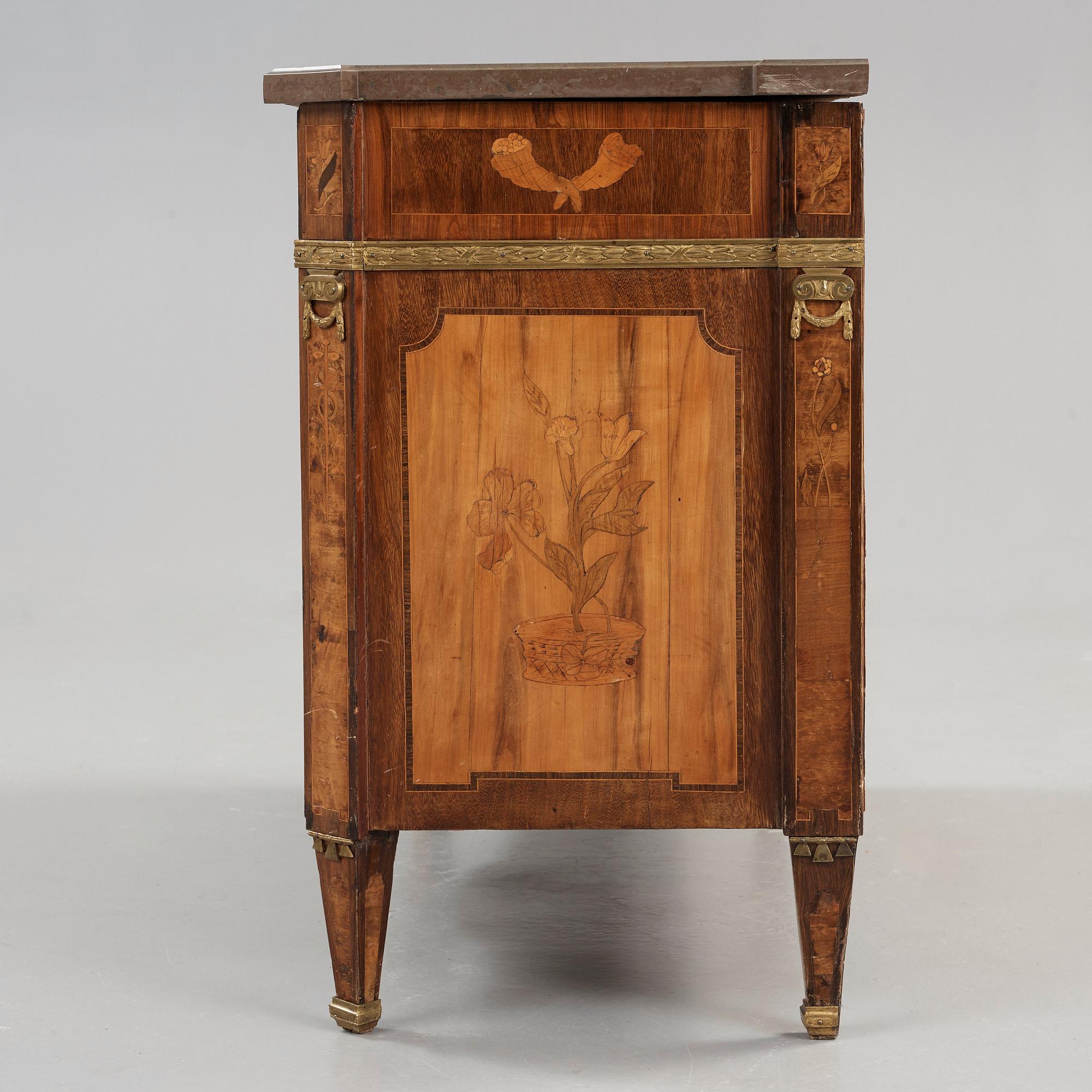Gustaviansk, A Gustavian late 18th century commode.