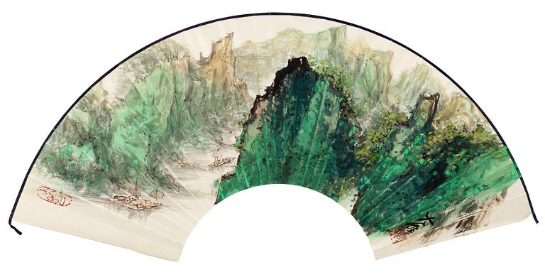 A fan leaf painting of a river and mountain landscape by Gu Daming (1960-), signed.