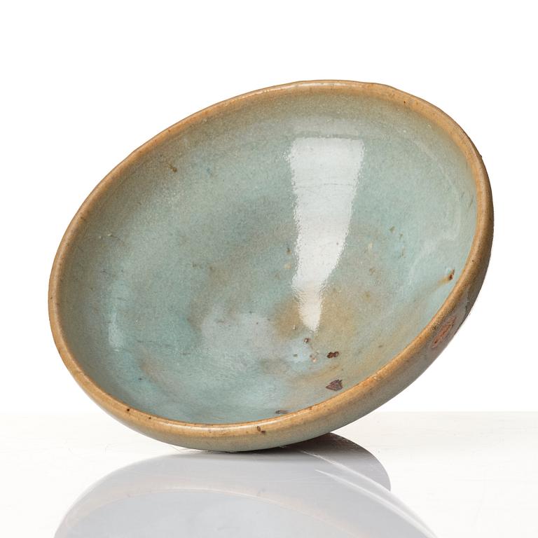 A jun glazed bowl, Yuan/Ming dynasty.